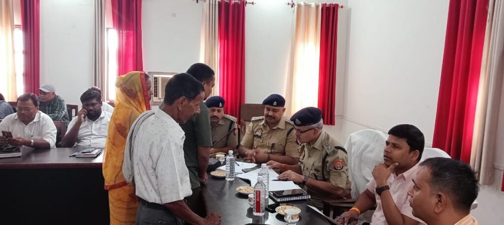 basti अपर जिलाधिकारी बस्ती व अपर पुलिस अधीक्षक बस्ती द्वारा क्षेत्राधिकारी सदर व क्षेत्राधिकारी रूधौली के मौजूदगी में तहसील सदर पर आयोजित सम्पूर्ण समाधान दिवस में जनसुनवाई की गयी-